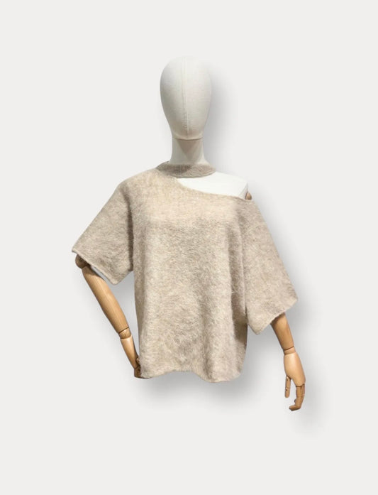Open shoulder pull beige