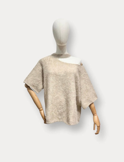 Open shoulder pull beige