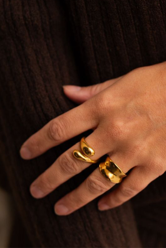 Gold swirl ring